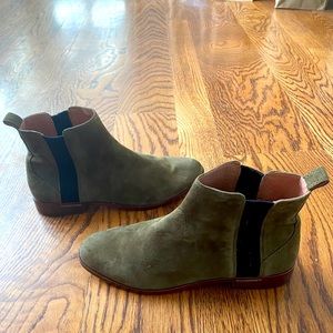 Suede forest green Chelsea Boots